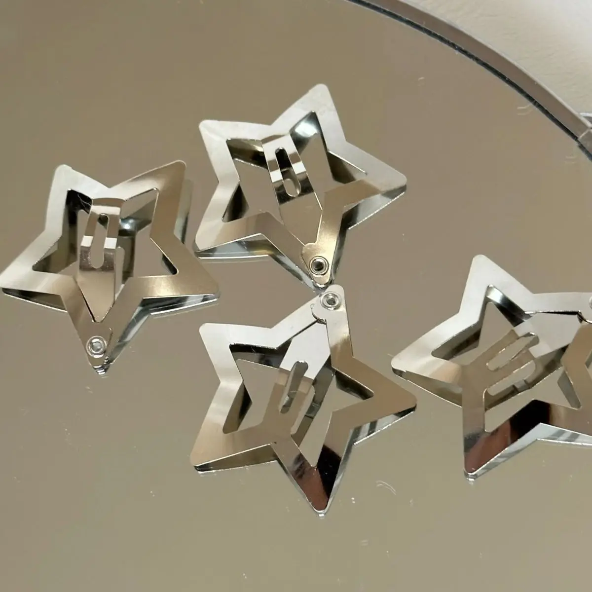 4/50pcs y2k Silber Stern Haars pangen für Mädchen filigrane Stern Metall Snap Clip Haarnadeln Haars pangen Haarschmuck Bobby Pin Großhandel – Detail 6
