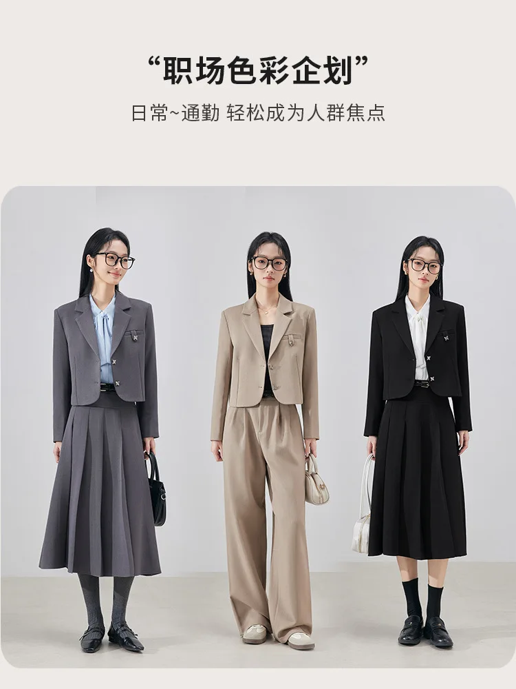 

Early autumn outfit: a complete set of formal attire for important occasions, including a suit and pleated long skirt for colleg