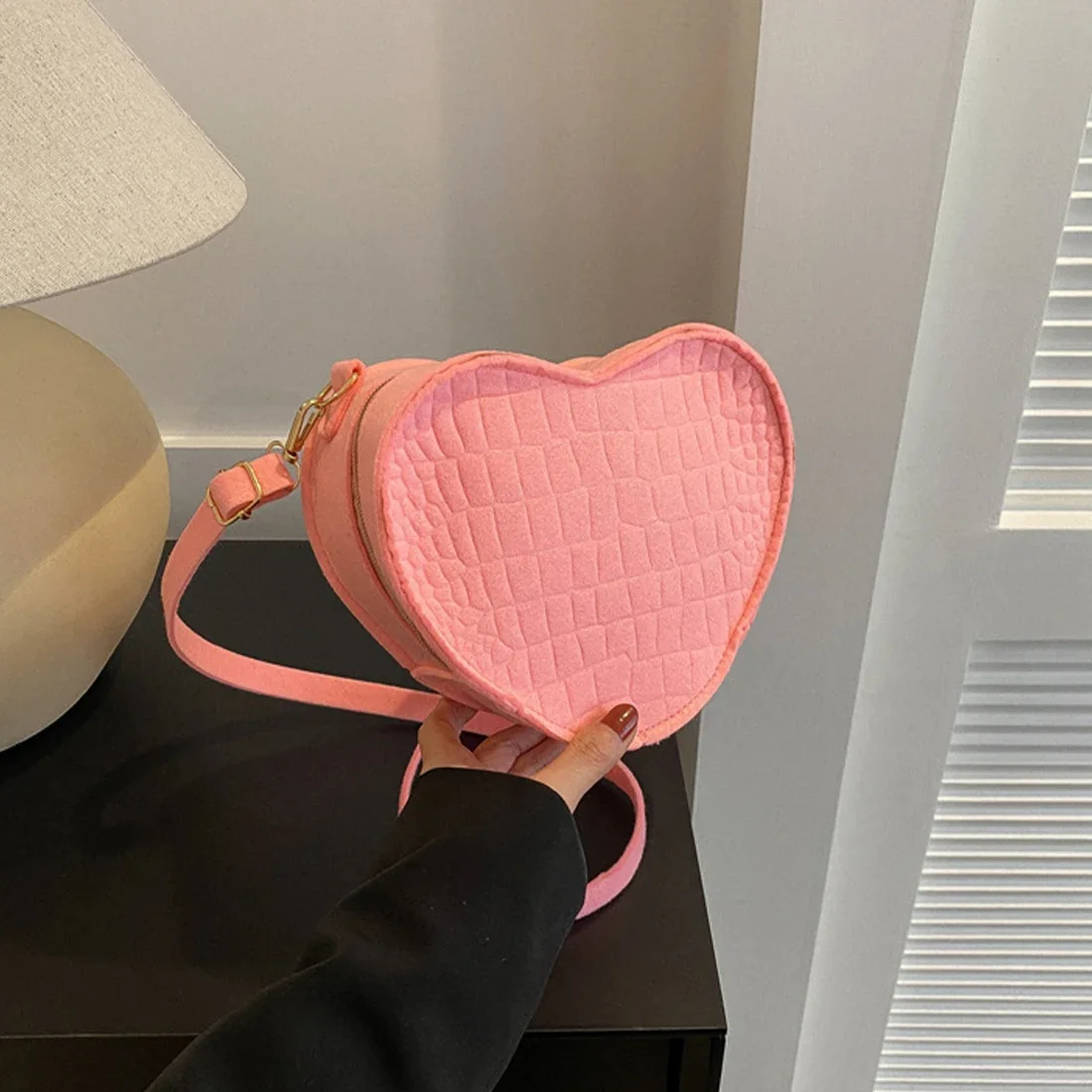 Fashion Solid Felt Shoulder Bag New Heart Shape Crossbody Bags For Women  Casual Ladies Handbags Designer Women Bags