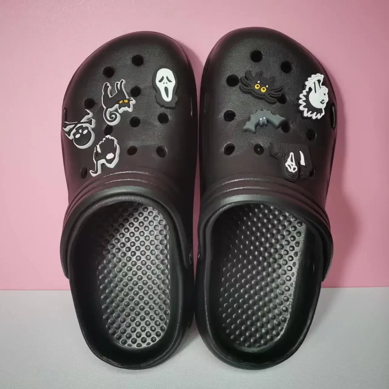 Woman Slippers With Halloween Charms Sandals Women Flip Flops Designer Shoes White Black Clogs Beach Comfortable Platform Mules