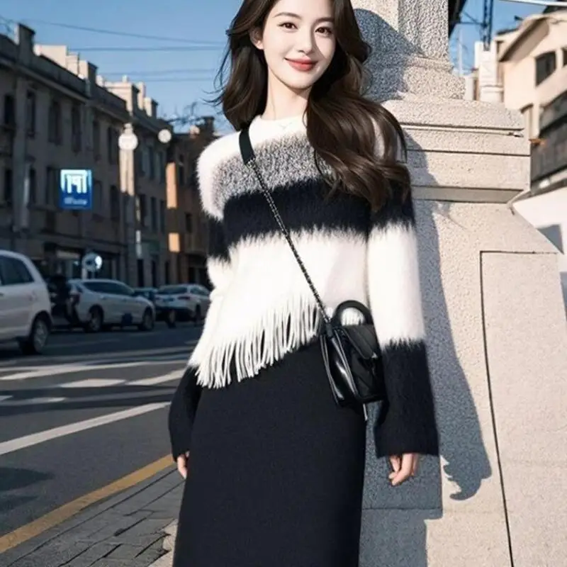 New Fashionautumn Winter Women Clothing Beautiful Black White Striped Fringe Unique Beauty Light Luxury Versatile Knittedsweater