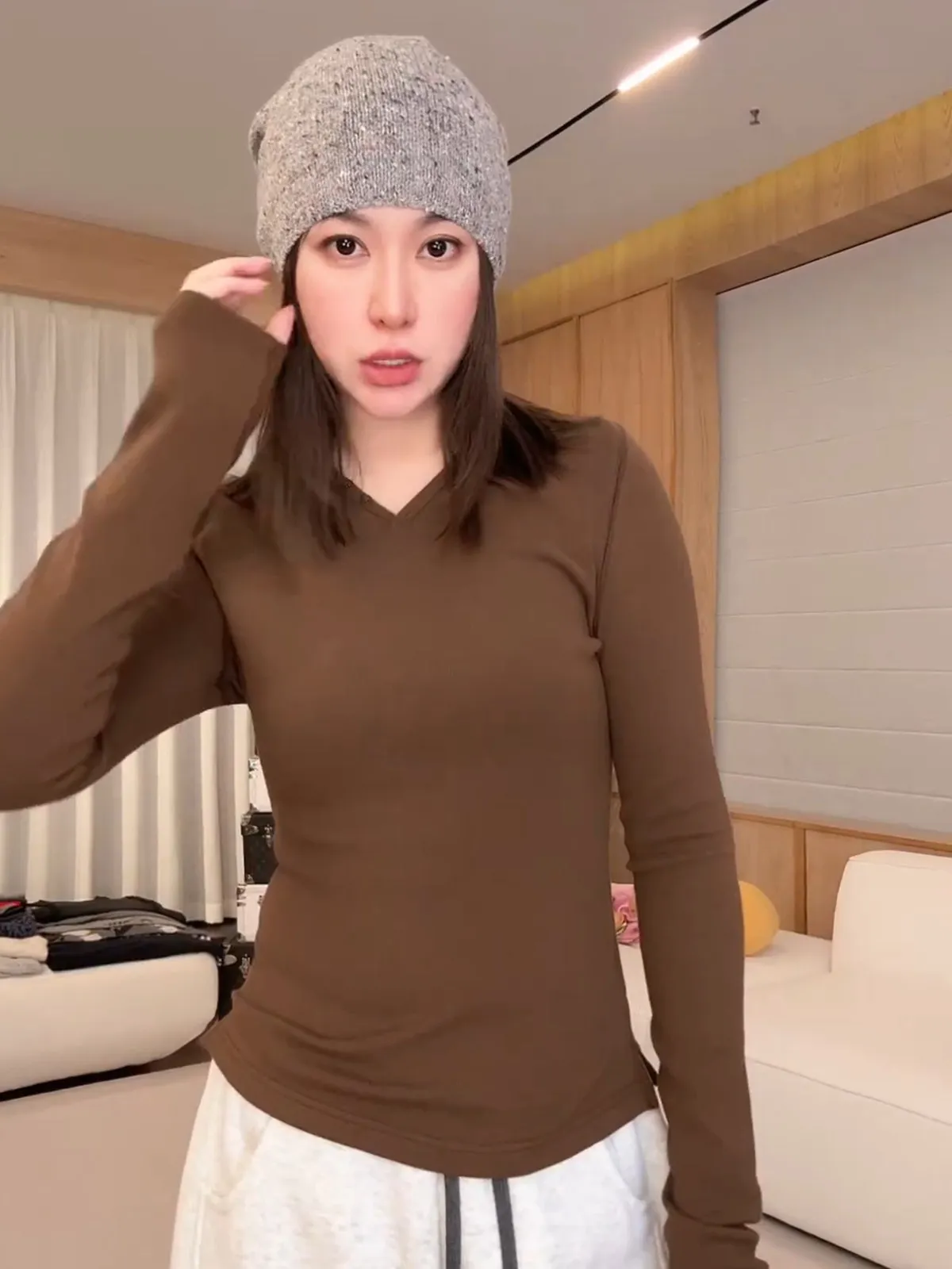 

Вязаный женский топ Lin Rou Rou с длинным рукавом, V-образным вырезом и пуговицами, простой повседневный свободный крой, смесь хлопка и полиэстера