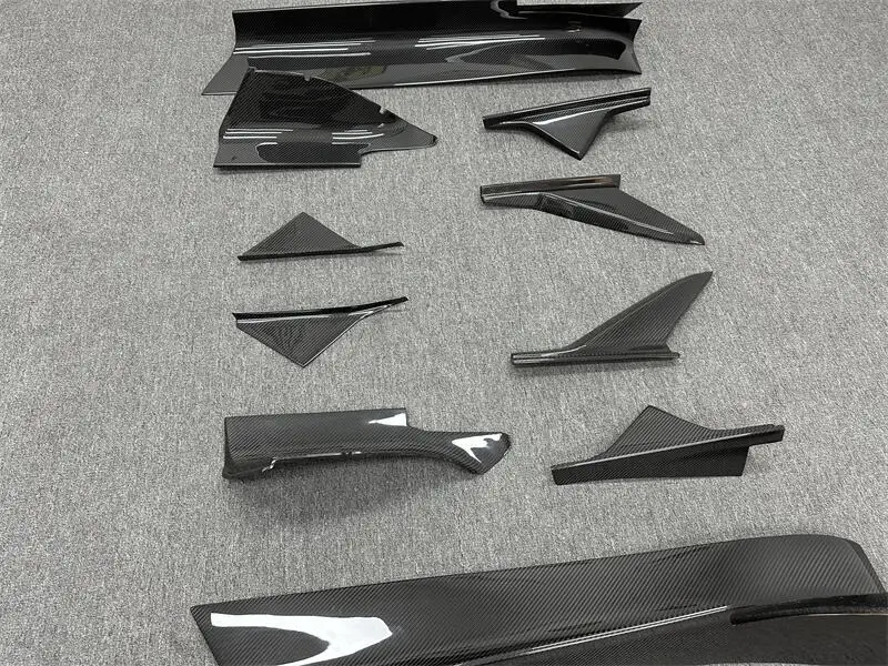 

7D-стиль, сухие боковые юбки из углеродного волокна, панели крылышек для Maserati MC20