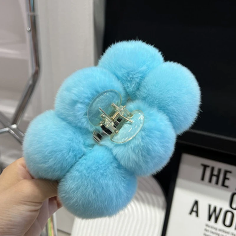 Winter Hair Ball Women Hair Claw Faux Fur Shark Clip Elegant Plush Crab Hair Clip Fluffy Furry Clip Barrette Hair Accessories