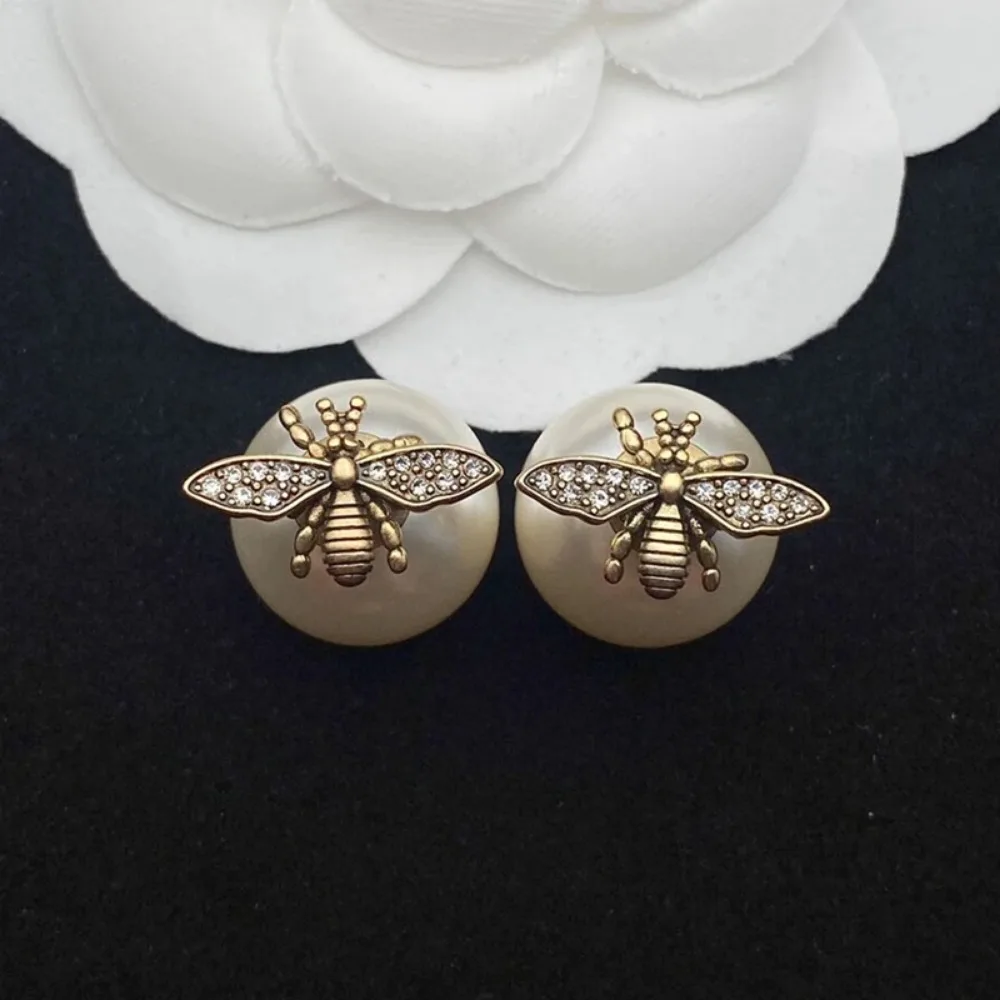 Europe and The United States Trend Retro Style Bee Pearl Earrings Light Luxury Female Fashion Niche Jewelry Party Banquet Gifts