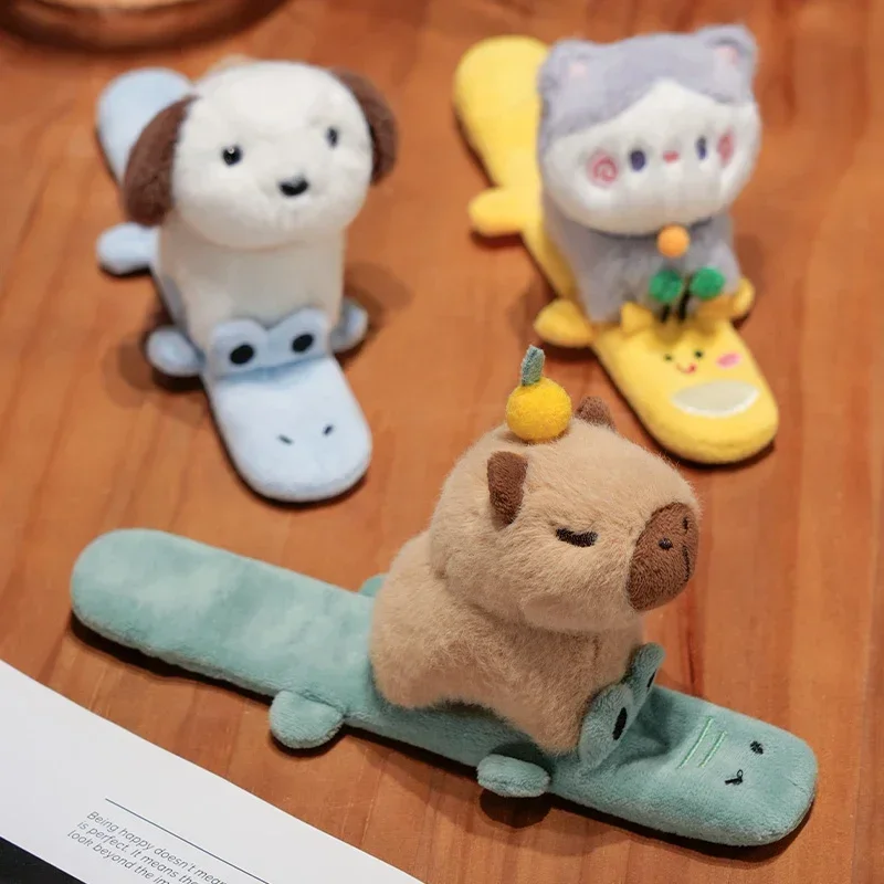 Capybara Slap Snap Wrap Capybara Plushie Armband Armband Kawaii Niedlicher Hund Katze Plüschtier Handring Kreatives lustiges Geschenk – Detail 8