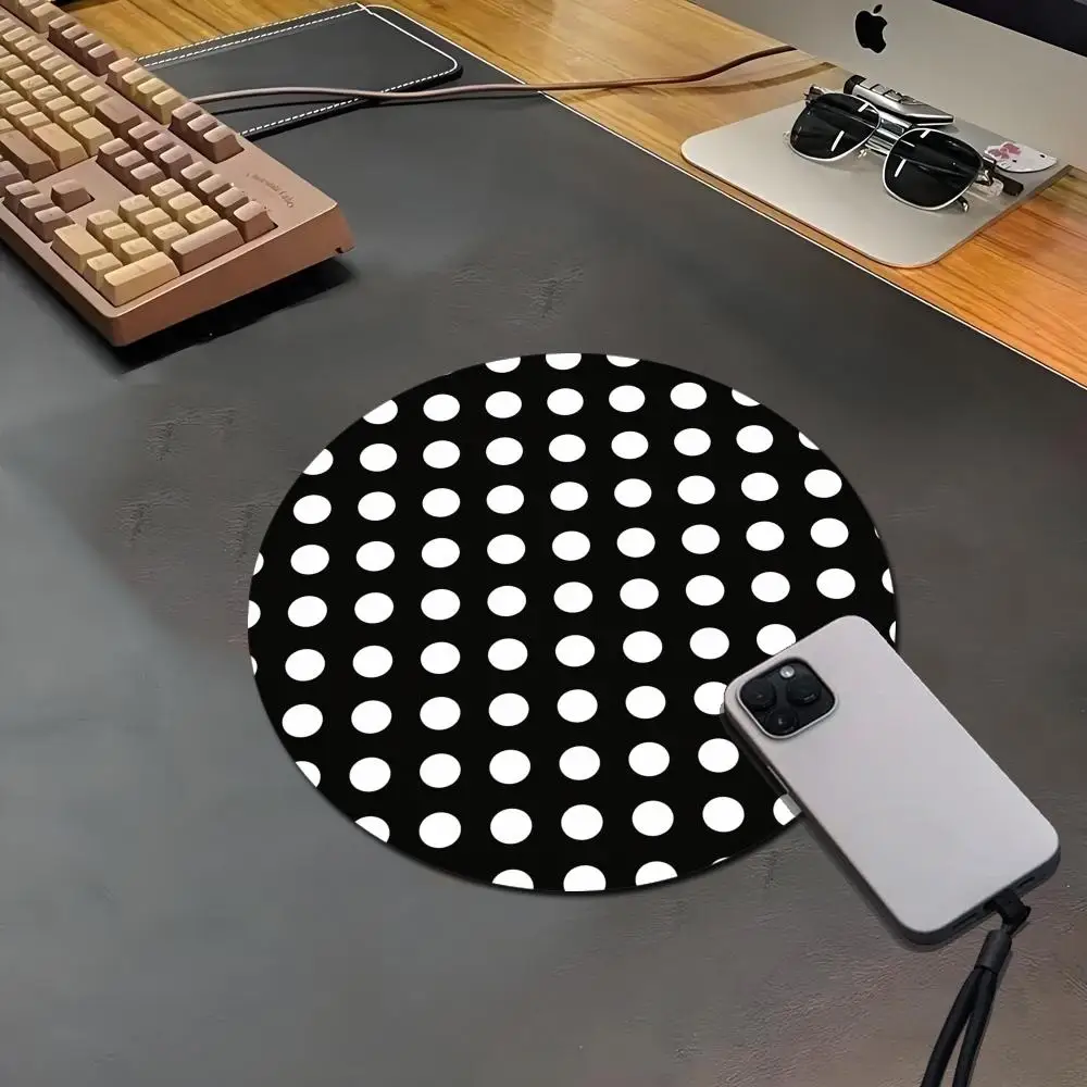 HYBXAXC Polka Dot Round Mouse Pad Desktop Computer Keyboard Wireless Mouse Boy Girl Gift for Play games