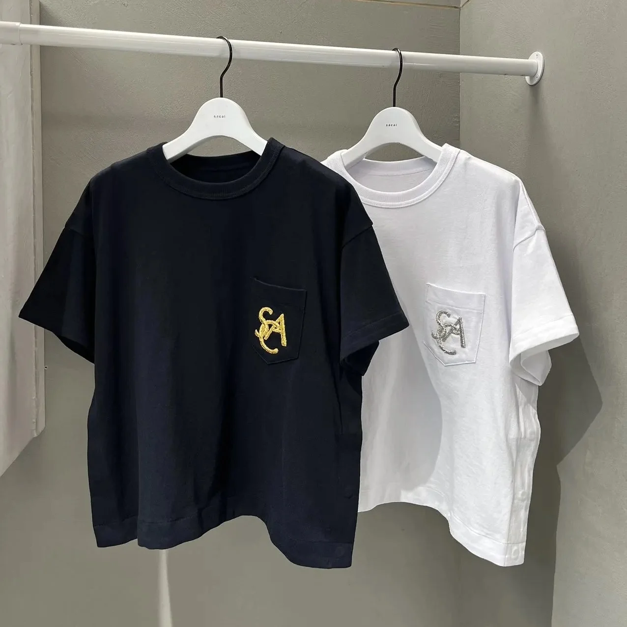 

Slimming Effectiven Loose ort Sve T-irt Women's Sle FOG SACAI Japanese 2025 Spring Summer New Embroidered Letter Top