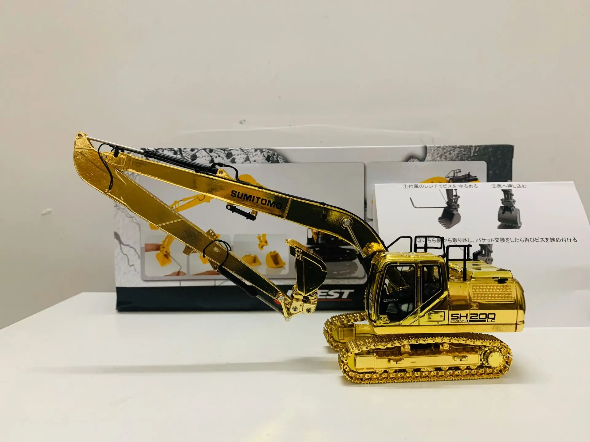 

RARE! Sumitomo Long Reach SH200LC-7LR Gold 1:50 Scale DieCast Engineering Vehicles Gift