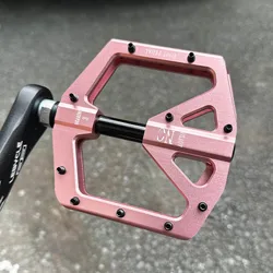 Ultra-light Mountain Bike Pedals CNC Aluminum Alloy Polished 3 Bearing Pedals Downhill Dirt Bike Anti-slip Bicycle Pedals