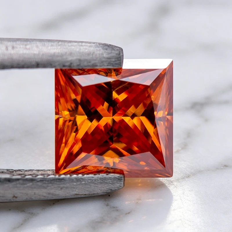 Moissanit-Stein im Princess-Schliff, orange Farbe, im Labor gezüchteter Edelstein für DIY-Schmuckherstellung, besteht den Diamanttest mit Zertifikat. – Detail 5