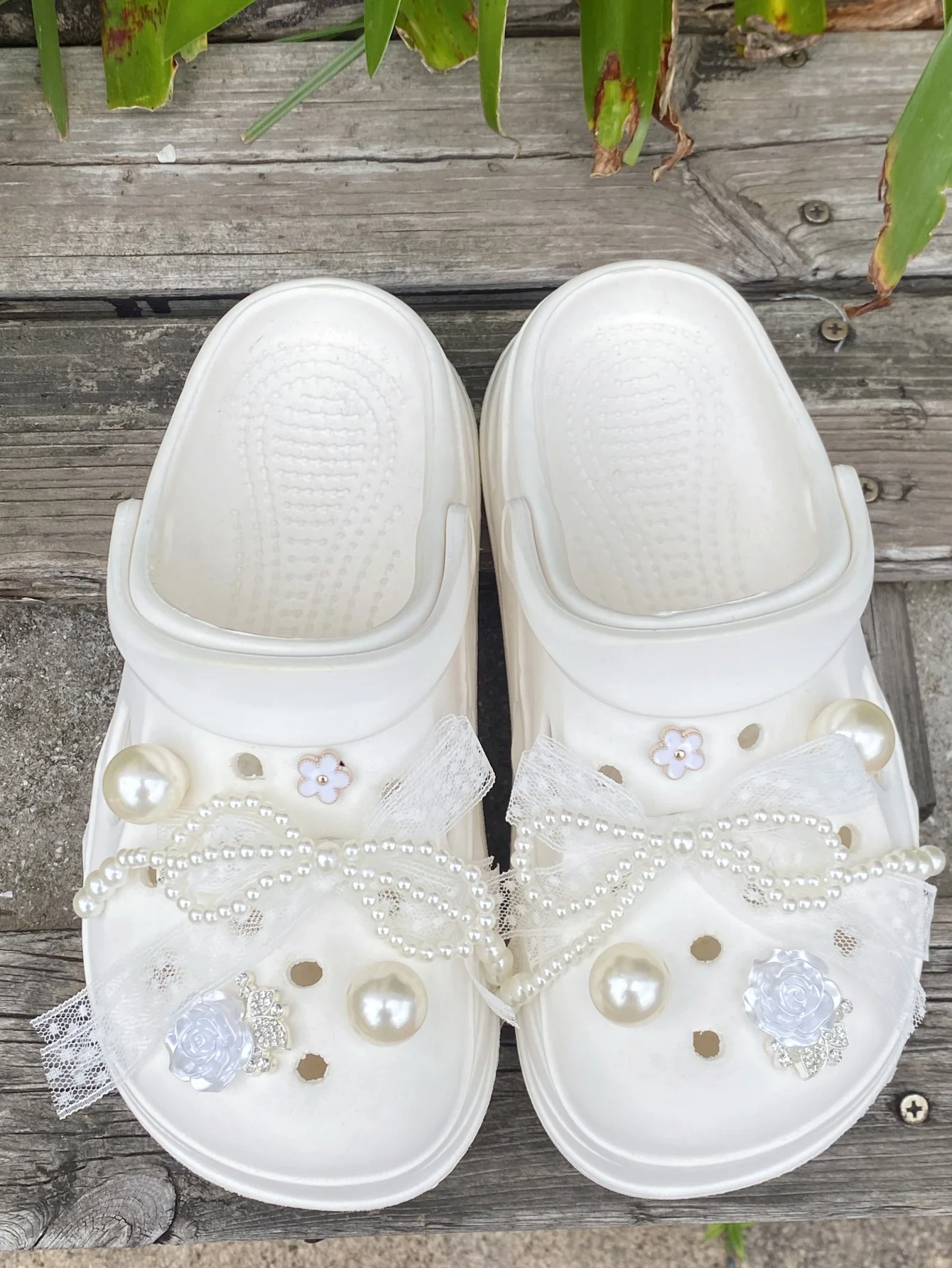 8 DIY white rose lace bow decorations, suitable for women's sandals, slippers, shoes with holes, and other items such as sandals