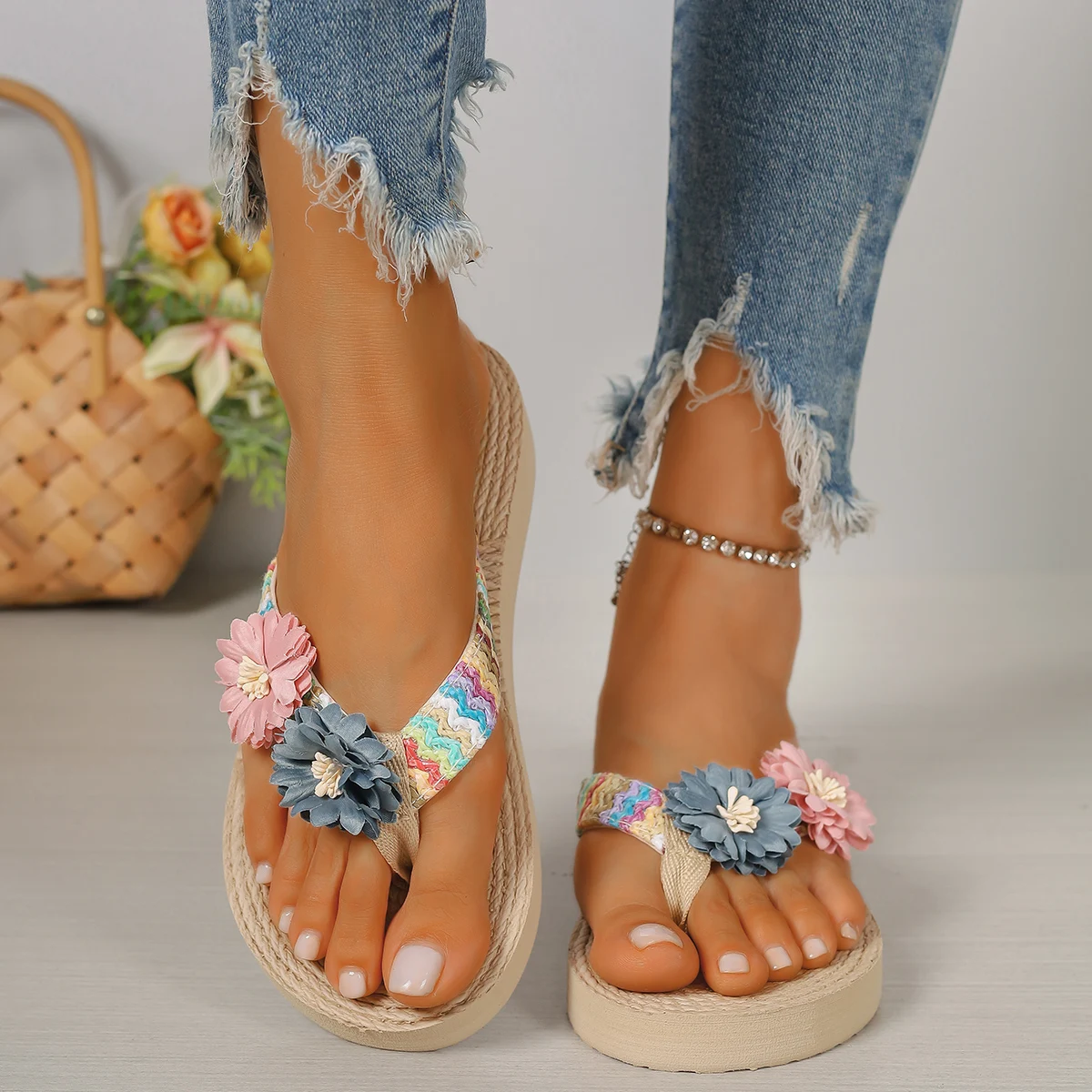 Fresh and Elegant Floral Imitation Straw Flip-Flops for Women
