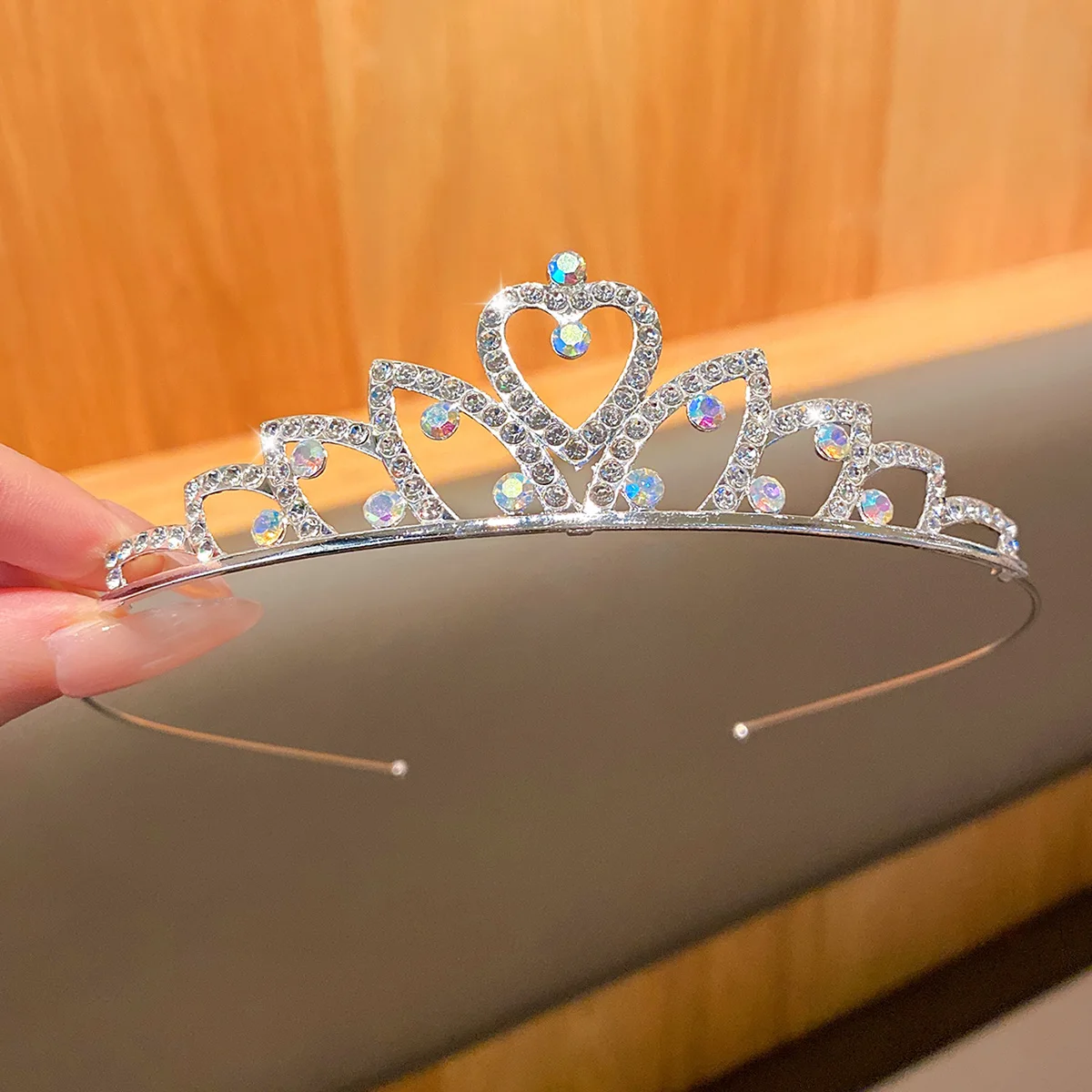 

1 crown fashionable and sweet style crown suitable for birthdays and performances as a headband and hair accessory