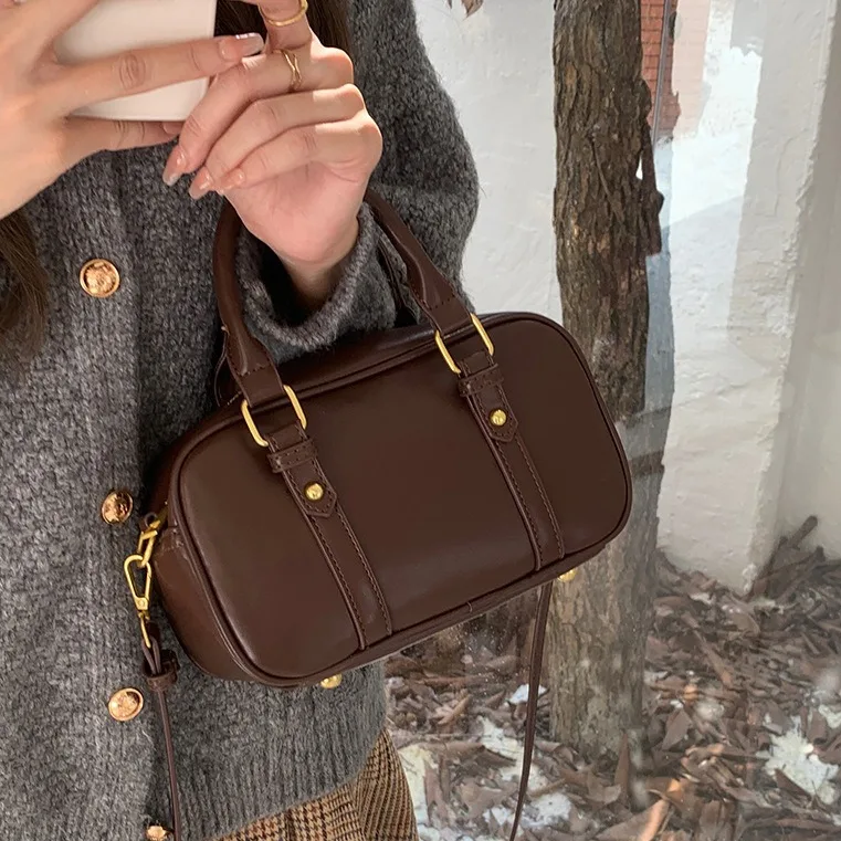 

Vintage 2025 Messenger Bag for Women, Convertible Shoulder & Crossbody Satchel, Retro Top Handle Bag for Daily Commute