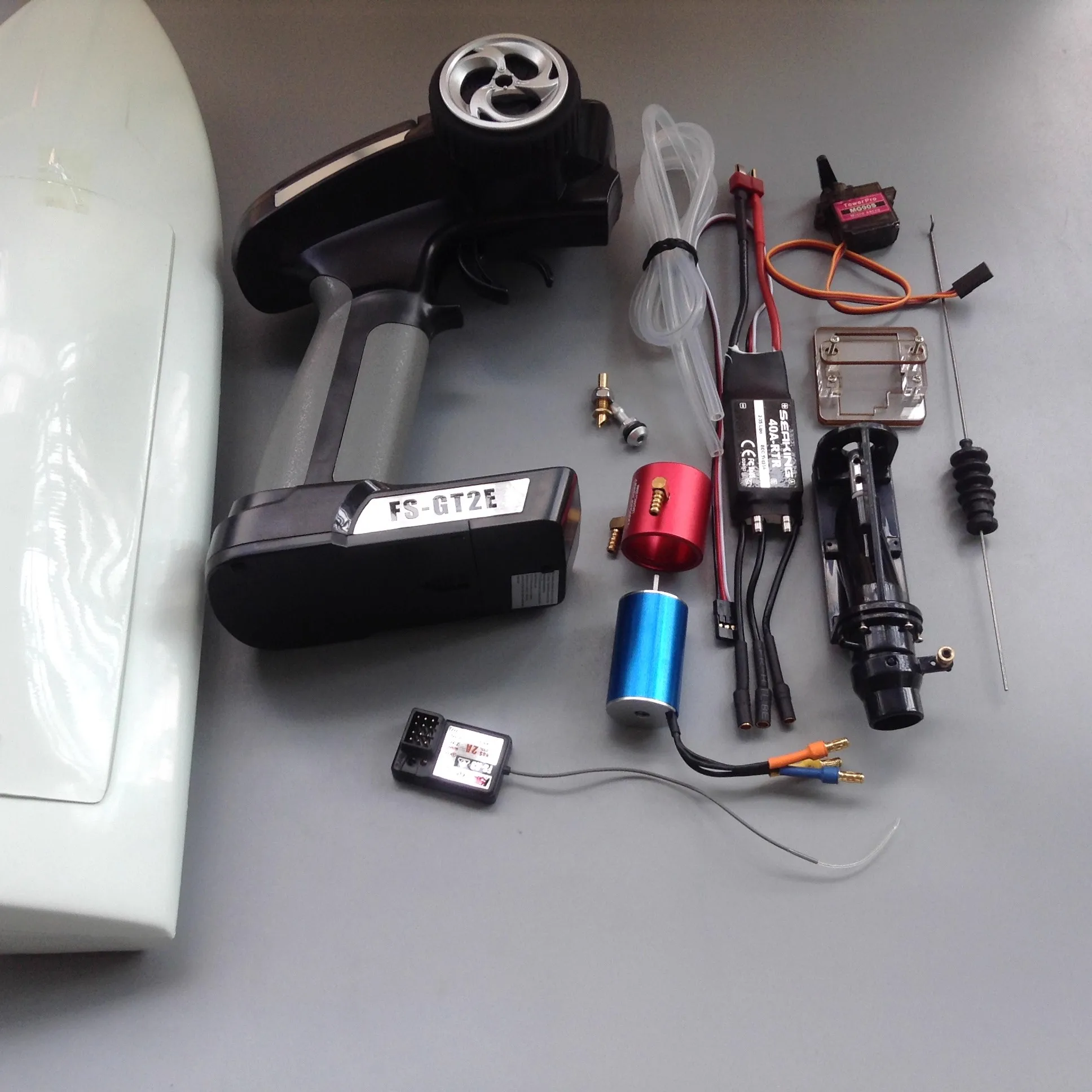 Zestaw akcesoriów do zdalnie sterowanego statku: silnik strumieniowy 40 cm, bezszczotkowy silnik 2440, dysza strumieniowa 15 mm, 2S 7.4V.