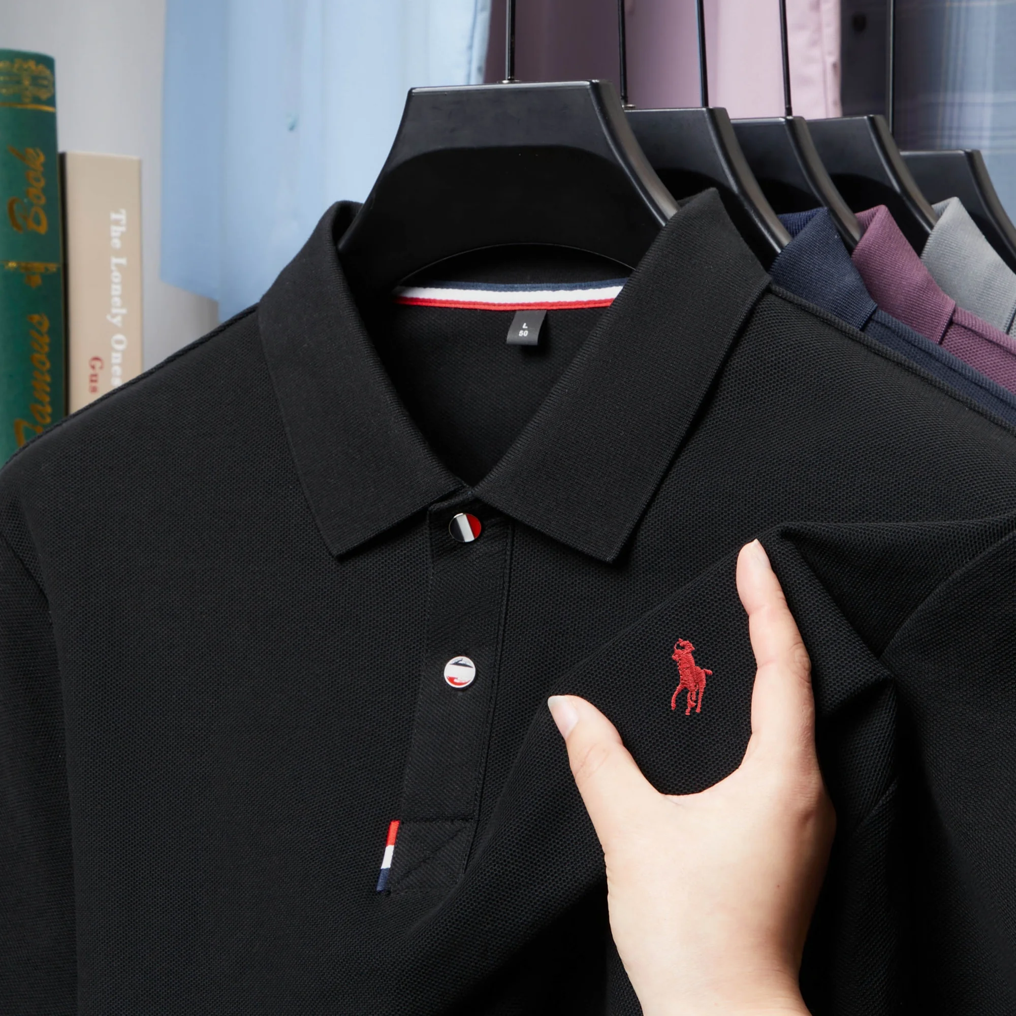 

The 2025 new men's high-end POLO shirt is a globally high-quality, comfortable, breathable and sweat-absorbent business high-end