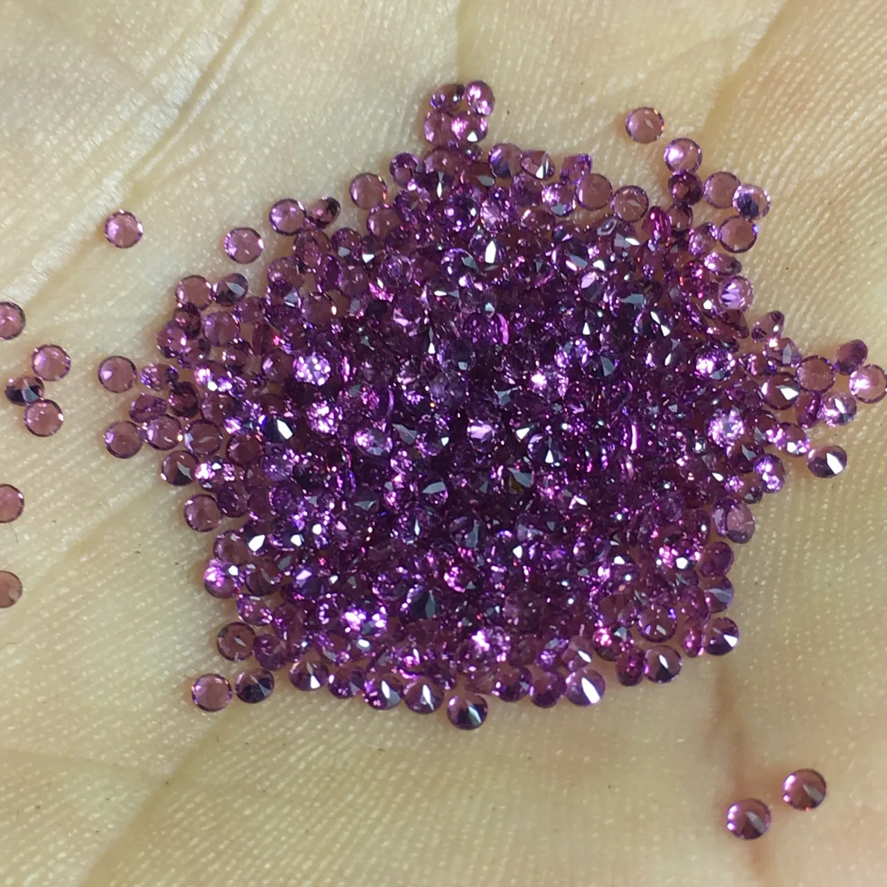 

Оптовая продажа с фабрики 100% настоящий натуральный круглый фиолетовый гранат драгоценный камень свободные драгоценные камни Diy материал для ювелирных изделий