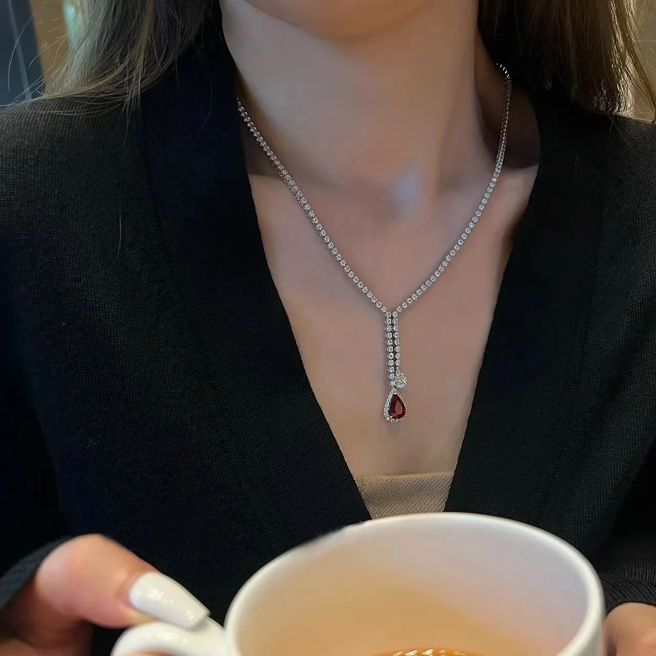 Elegant and Exquisite Droplet Ruby Necklace for Women Sense of Luxury Long Round Diamonds Collares Banquet Jewelry Accessories