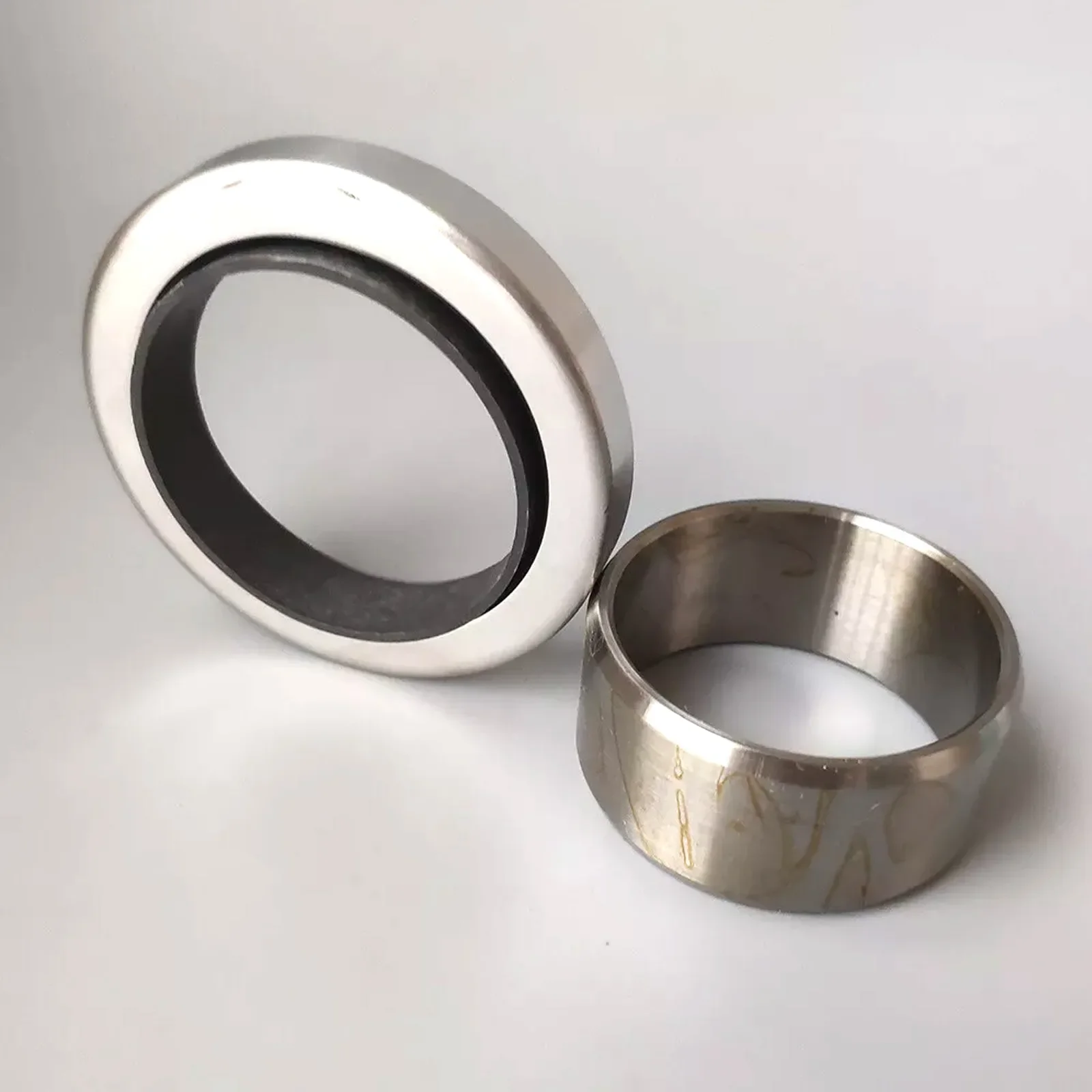 Oil Seal + Bushing Fits Atlas Copco Air Compressor 2901350000