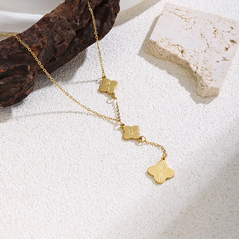 Niche Design Lucky Four‑Leaf Clover Long Necklace for Women, Minimalist Elegant Versatile Jewelry for Spring Summer