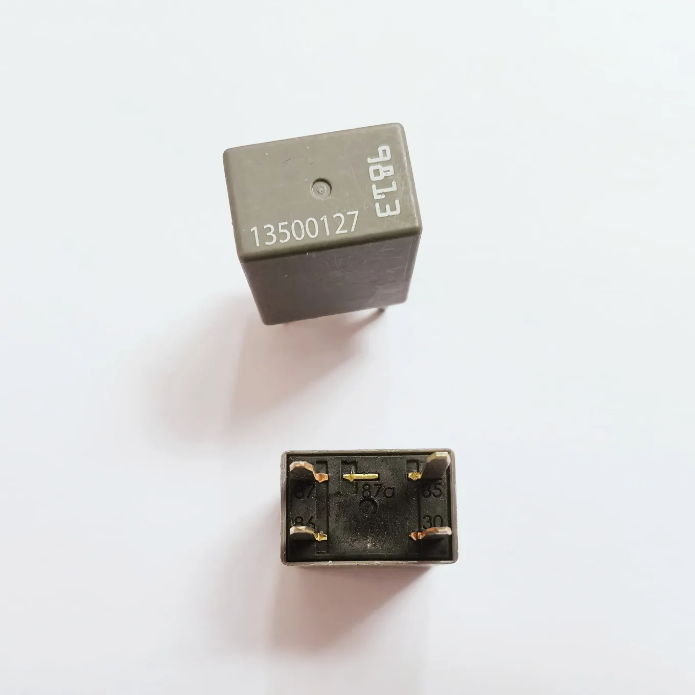 Original new 100% GM13500127 automobile relay 13500127 automobile 9813 horn start fog lamp relay GM13500 127