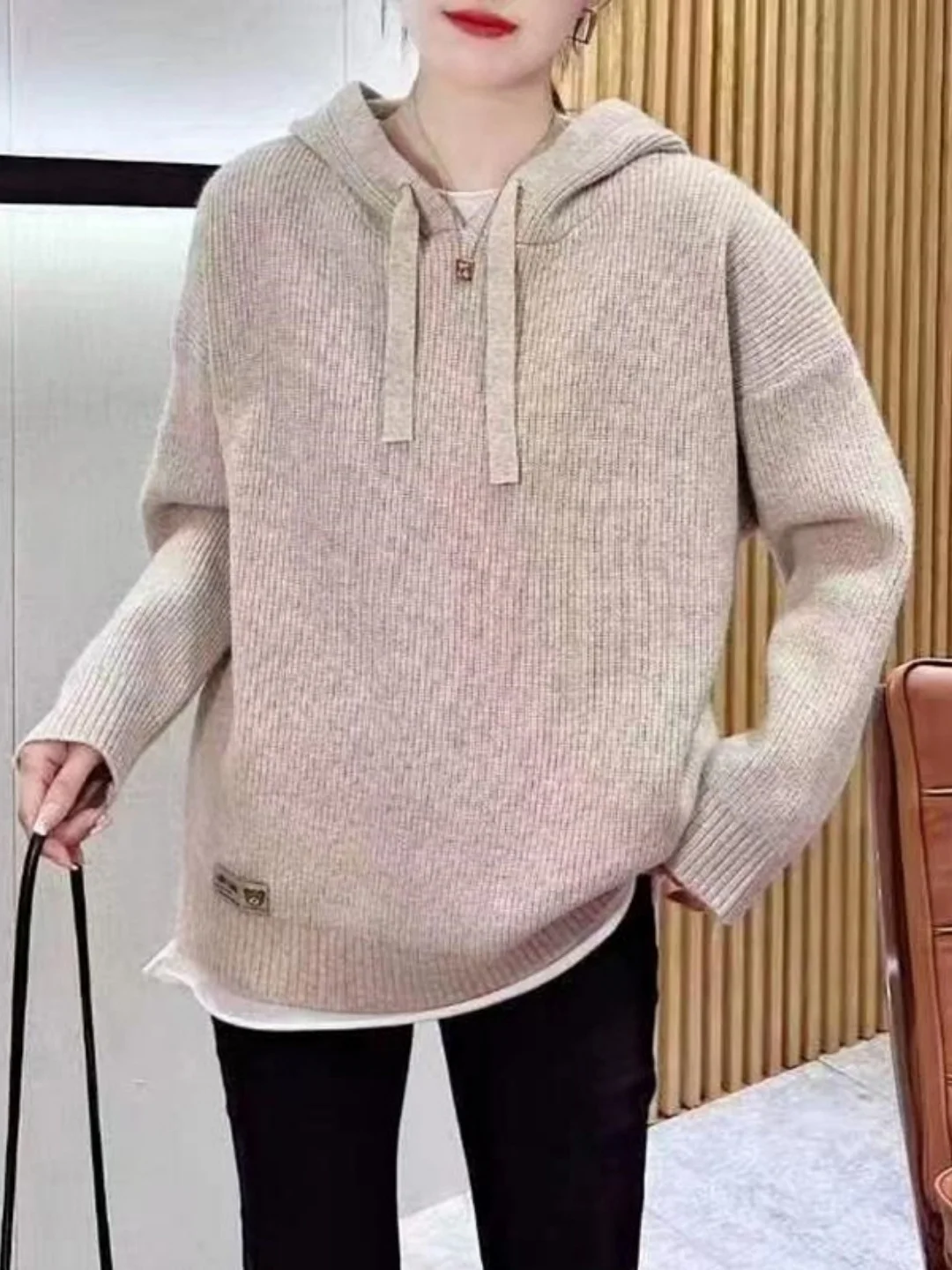 

Простой вязаный свитер средней длины с капюшоном, женский однотонный свободный утягивающий свитер Jaet, большой размер 2300, сум