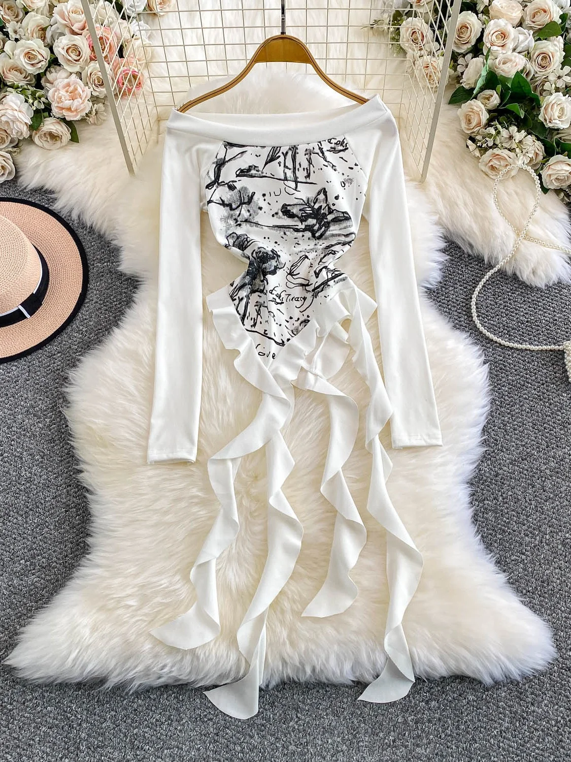 섹시한 아메리칸 스타일 긴팔 원숄더 티셔츠 여성용 독특하고 우아한 프린트 비대칭 밑단 슬림핏 탑