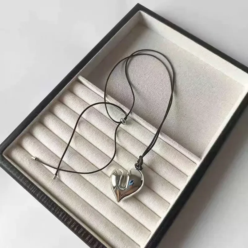 Korean blogger Reina has the same niche love pendant necklace pull rope adjustable casual versatile sweater chain