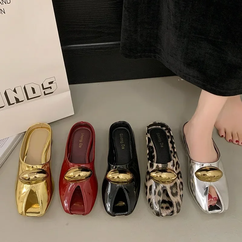 2025 New Leather Elegant Temperament Metal Buckle Fish Mouth Slippers Fashionable Flat Shoes Cool Slippers Summer Trend