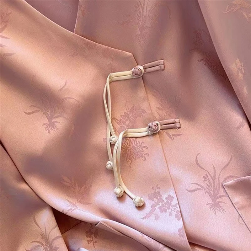 النمط الصيني الخريف جديد تحسين تانغ دعوى معطف الإناث الخامس الرقبة طويلة الأكمام قميص الساتان الرجعية الاسلوب المناسب بلوزة صينية يومية