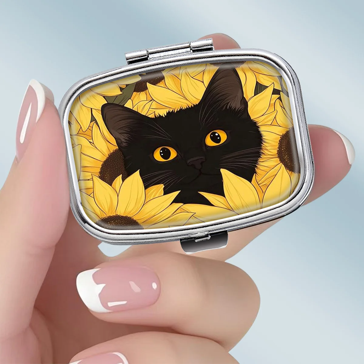 1 Piece - Portable Square Metal Pill Box, Decorated with a Cute and Soothing "Black Cat Sunflower" Design. It Has Two Compartments, Perfect for Elegantly Storing Your Medications or Health Supplements. Especially Suitable for Organized Storage.