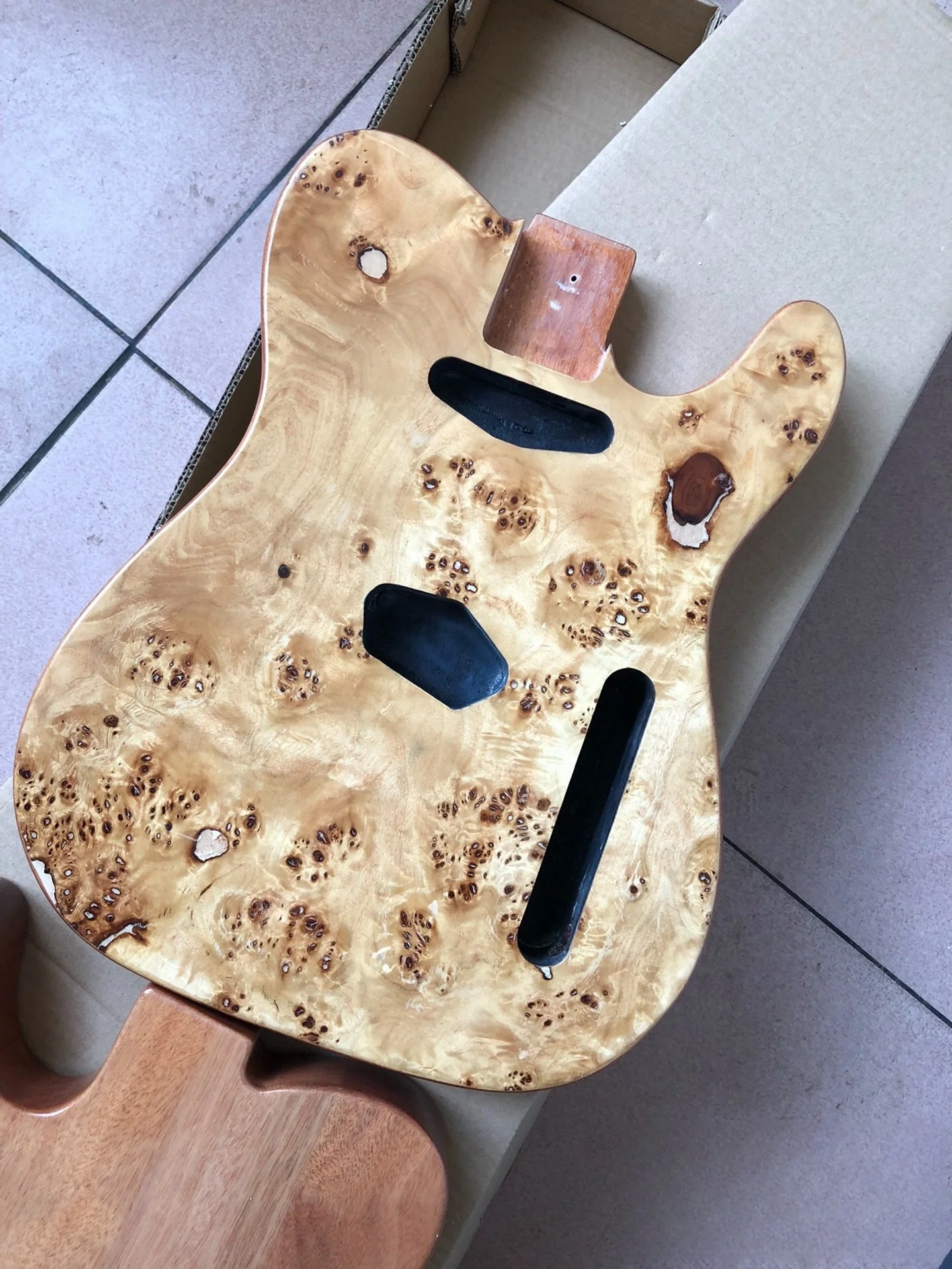 New  electric guitar body and peach blossom core body in stock