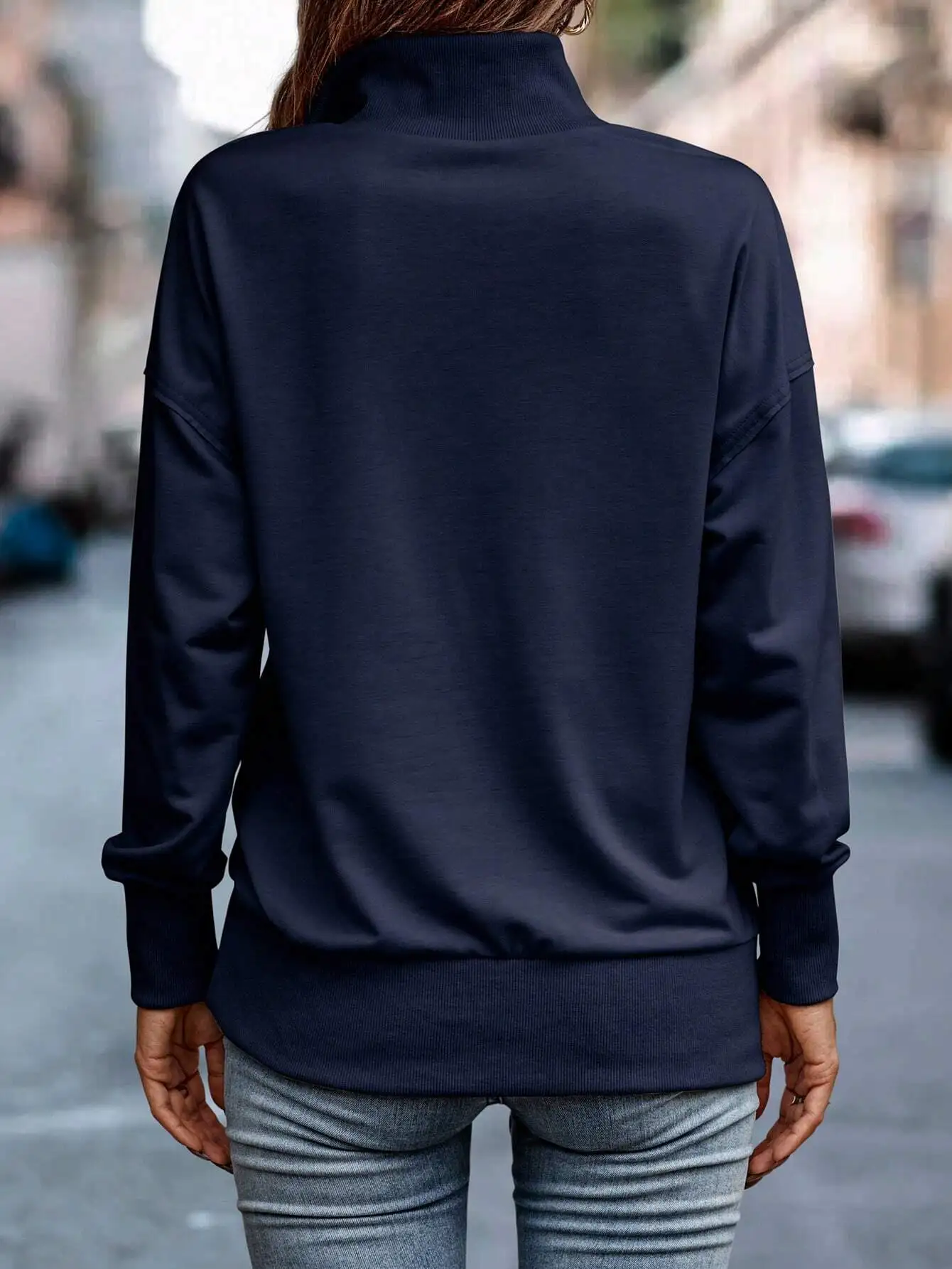 سويت شيرت باللون الأزرق الداكن بنصف أزرار وأكتاف منسدلة مع جيب الكنغر، بلوزة كاجوال بأكمام طويلة للنساء