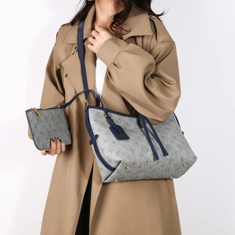 

Creative Individual Crossbody Bag: High-end Light Luxury with European Flair, Versatile and Trendy 2025 New Style Niche