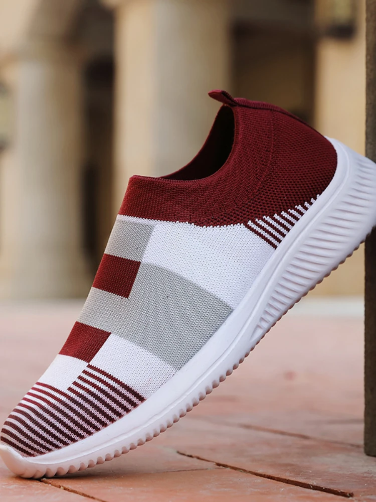 Women Sneakers Walking Shoe Woman Lightweight Loafers Tennis Casual Ladies Fashion Slip on Sock Vulcanized Shoes Plus Size 2022