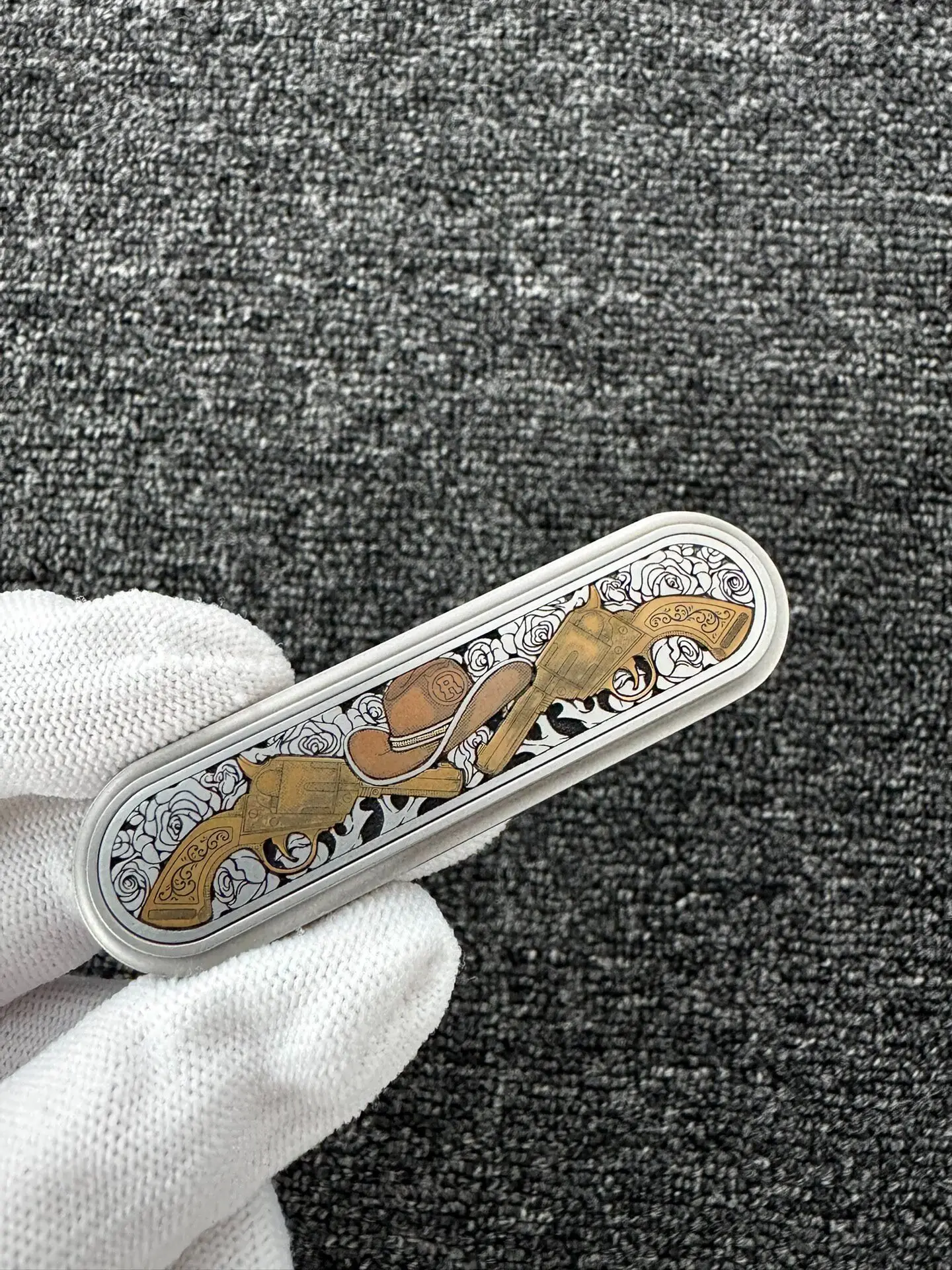 Used Rouge & SSS Qiao Crispy Stick, Guns N 'Roses edc Metal Decompression Toy Kuroko