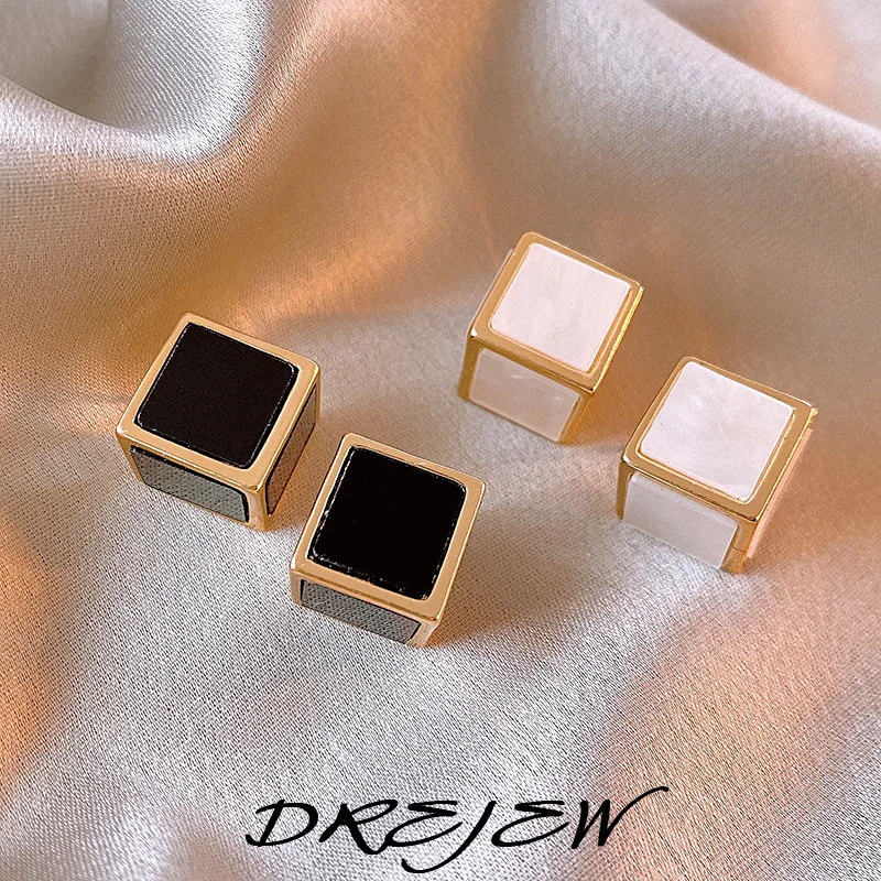 DREJEW Retro Black and White Stereo Square Earrings for Women New Geometric Stud Earring Fashion Party Girl Jewelry