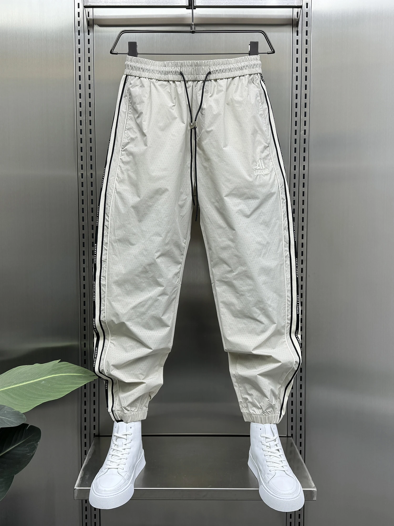 

Летние тонкие дышащие спортивные брюки из ледяного шелка с быстрым высыханием, свободного кроя, с боковыми полосками, в стиле харем, с манжетами, повседневные, модные, брендовые