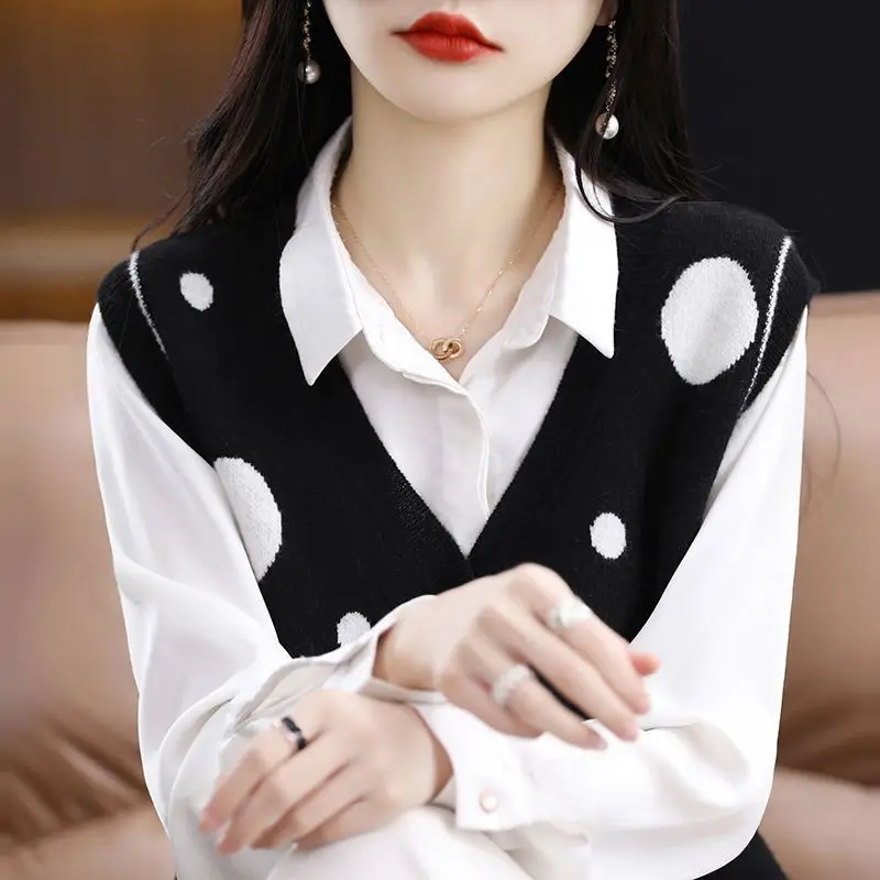 Women\'s V-neck Knit 2023 Spring and Autumn New Straight Sleeveless Button Polka Dot Cardigan Fashion Classic Sweater Vest Tops