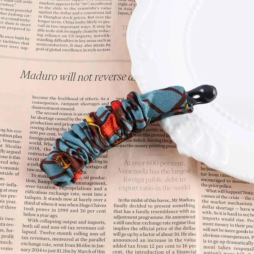 

Retro Fashion Design Temperament Resin Cloth Fabric Banana Clip Korean Style Hair Wear Vertical Clip Women Hair Accessories