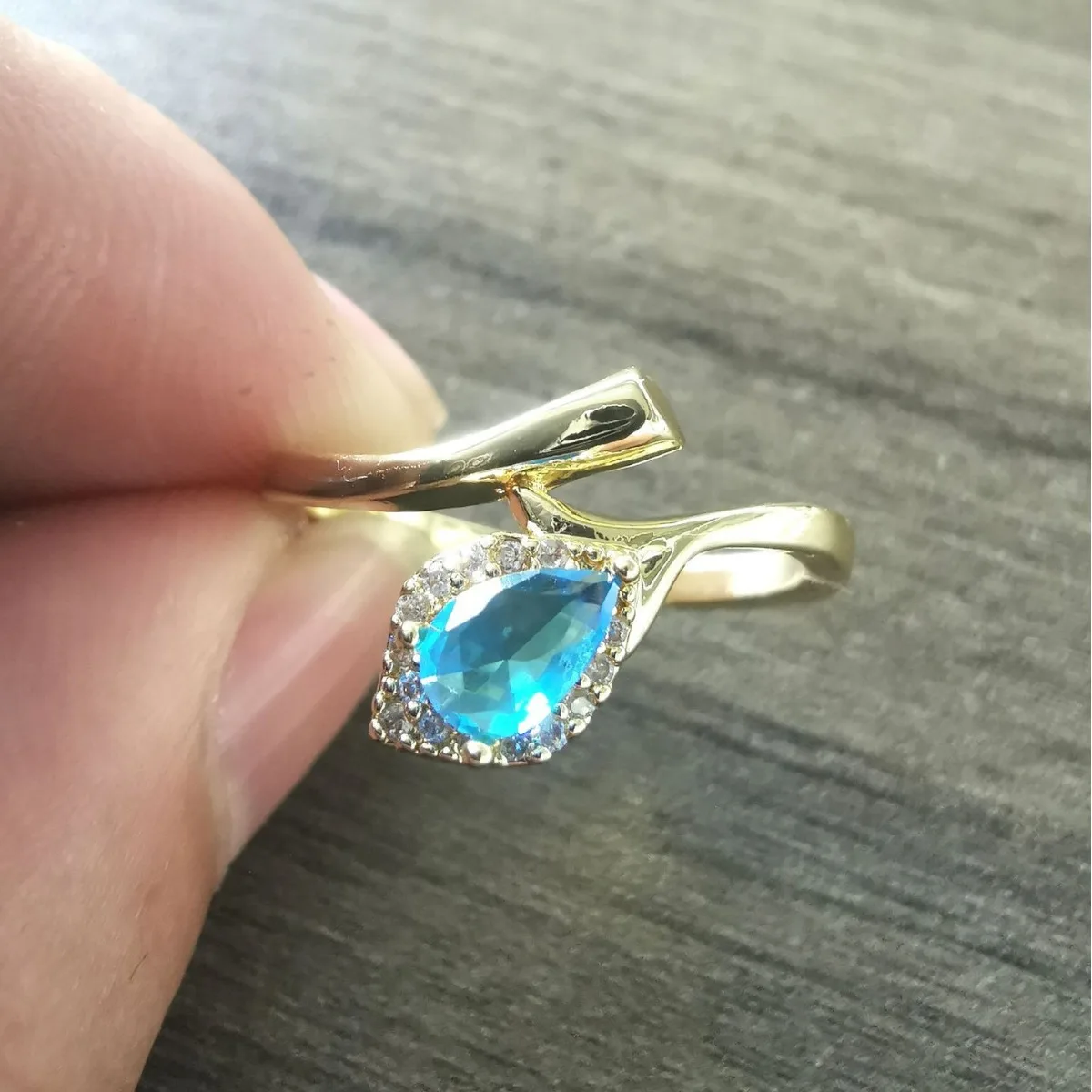 Anillo de flor de circón para mujer, anillo de hoja elegante, tamaño elegante, personalidad noble, lujo ligero, nuevo