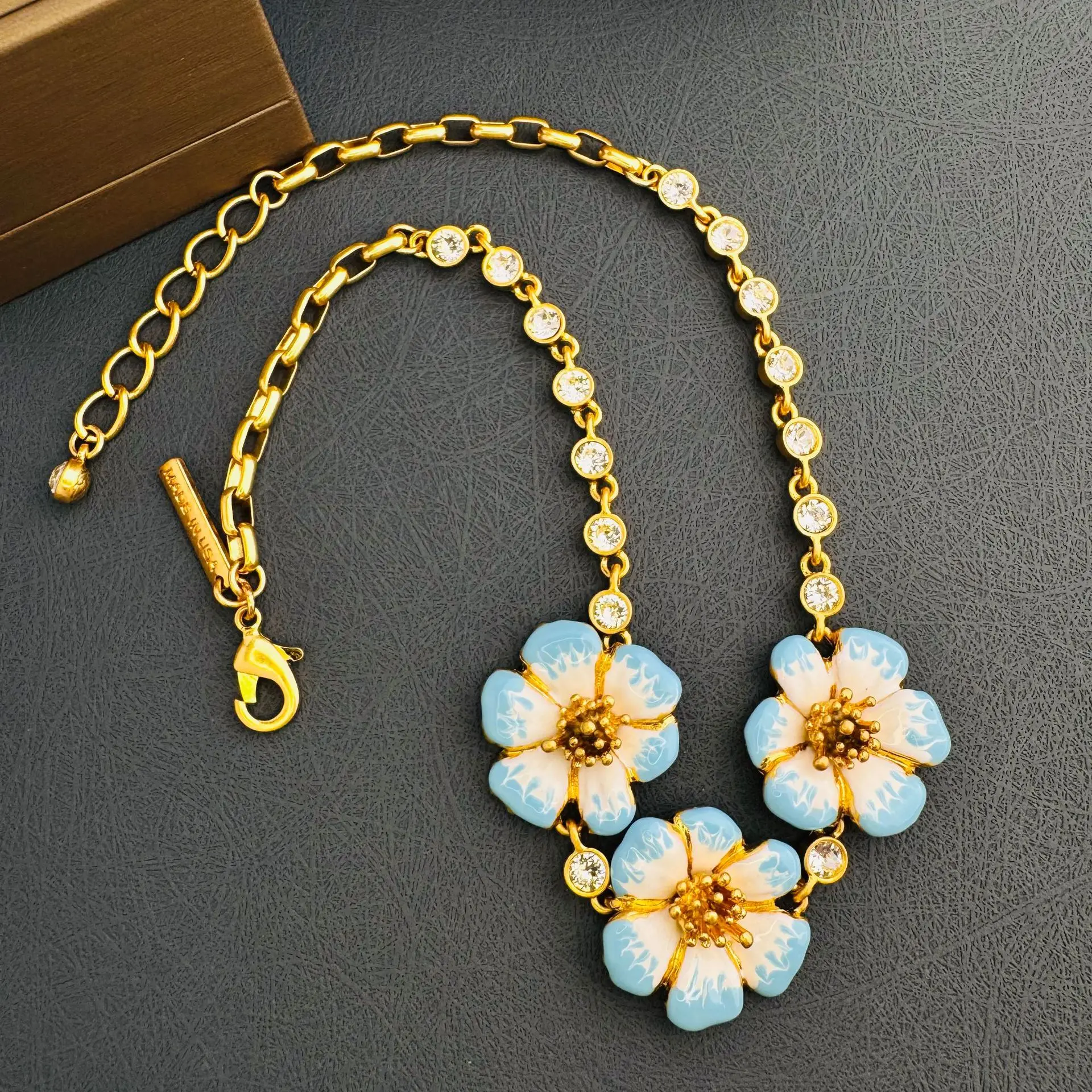 

Retro electroplated colored flower-shaped enamel ladies' necklace
