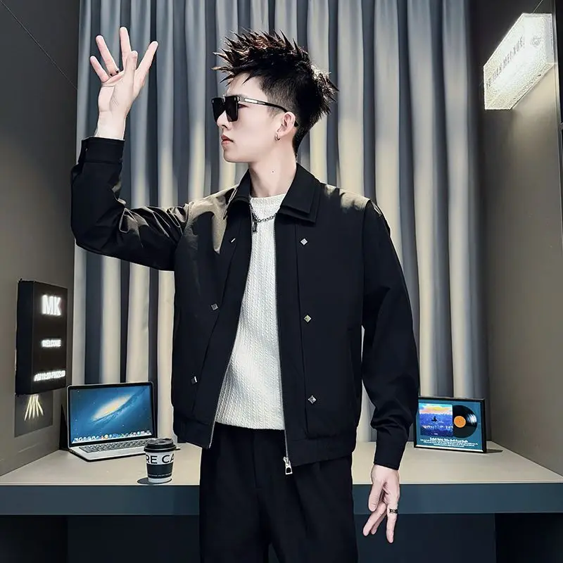 سترة دراجات نارية أمريكية أنيقة لربيع وخريف 2025 بتصميم ياقة عالية للرجال، قميص شبابي شعبي من البوليستر بأكمام طويلة وسحاب