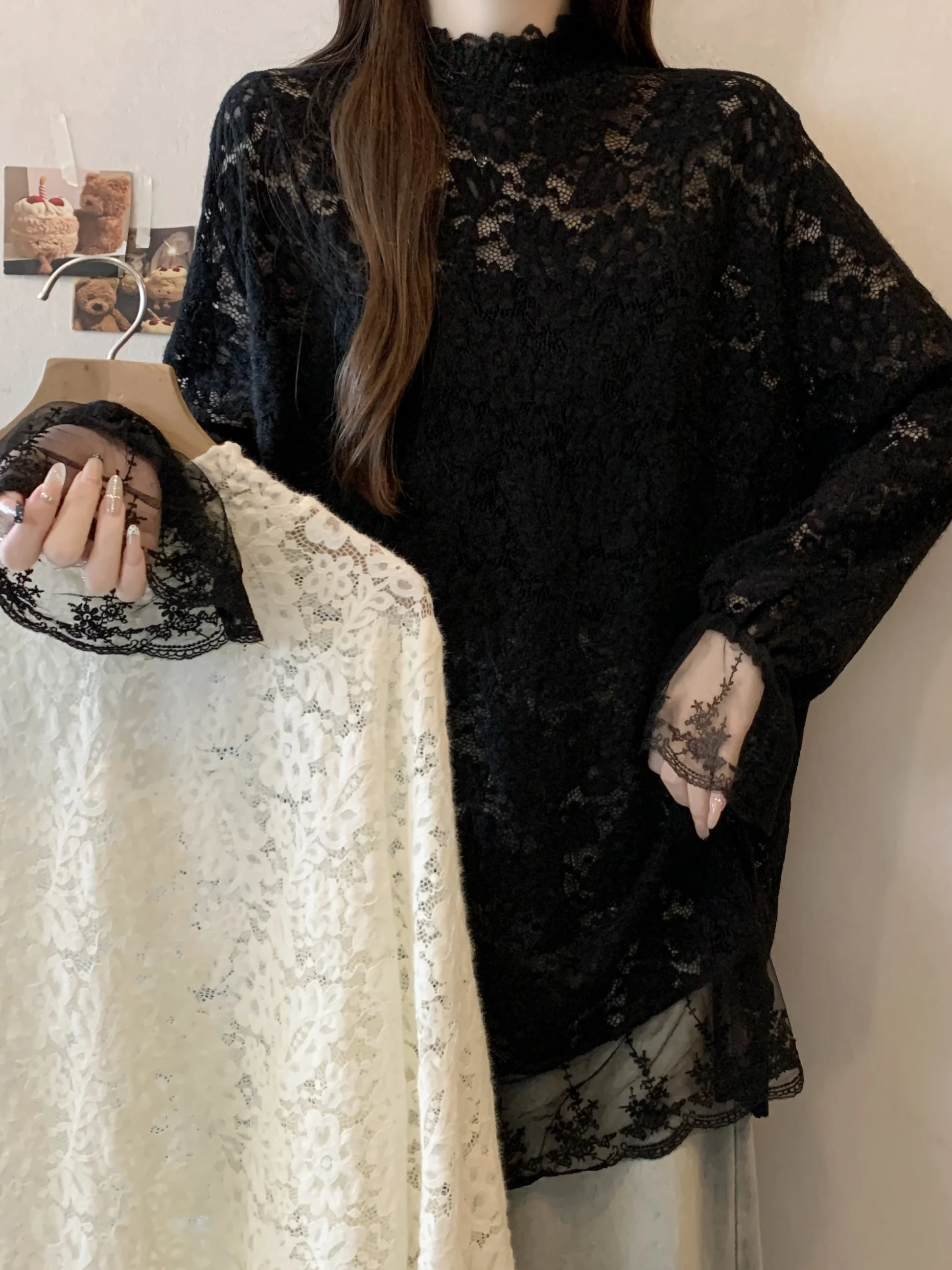 

Весенняя нежная простая ажурная футболка с полувысоким воротником и кружевом, больших размеров, женская, с рукавами-колокол, приталенная, стильный топ