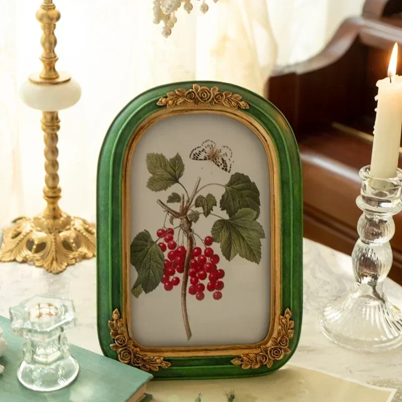Vintage Dark Green Embossed Photo Frame: European Wall Hanging, Resin Decor, Antique-Style Accessories | Embossed Photo Frame