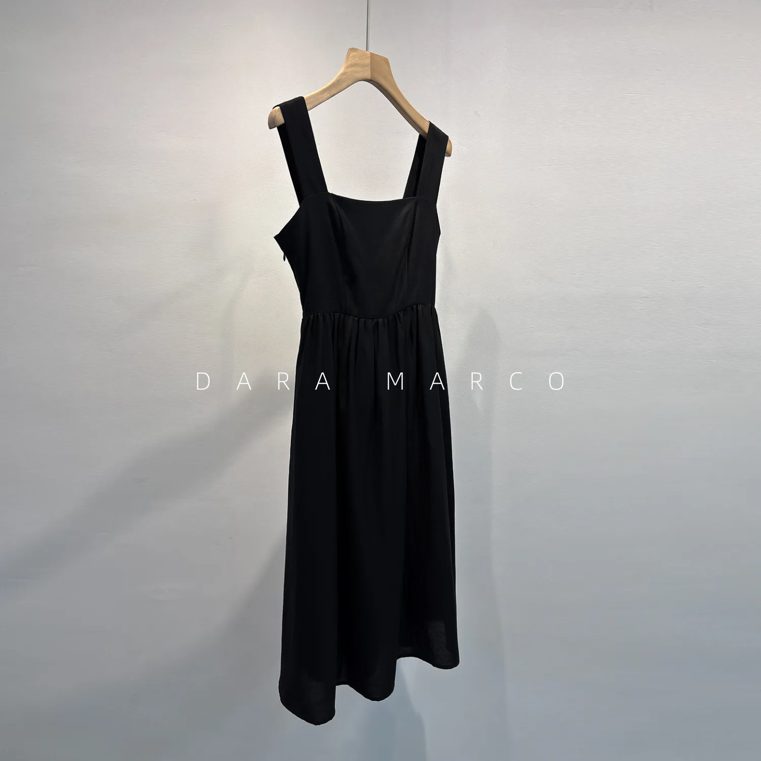 

French backless long dress sleeveless commuting high waist thin simple medium and long dress suspender small black dress