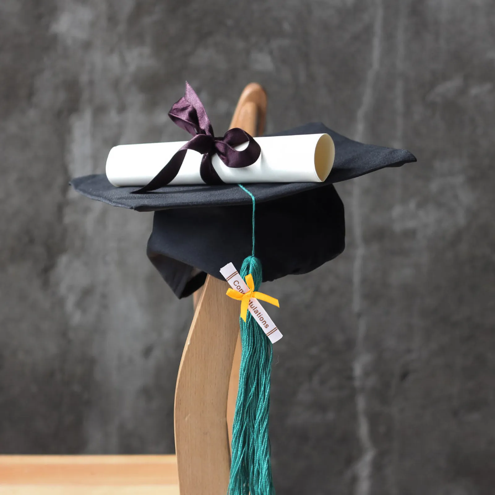 

25Pcs Graduation Ornament Mini Certificate Scroll Non-Woven Craft Desktop Decoration Graduation Party Supplies Grad Decorations