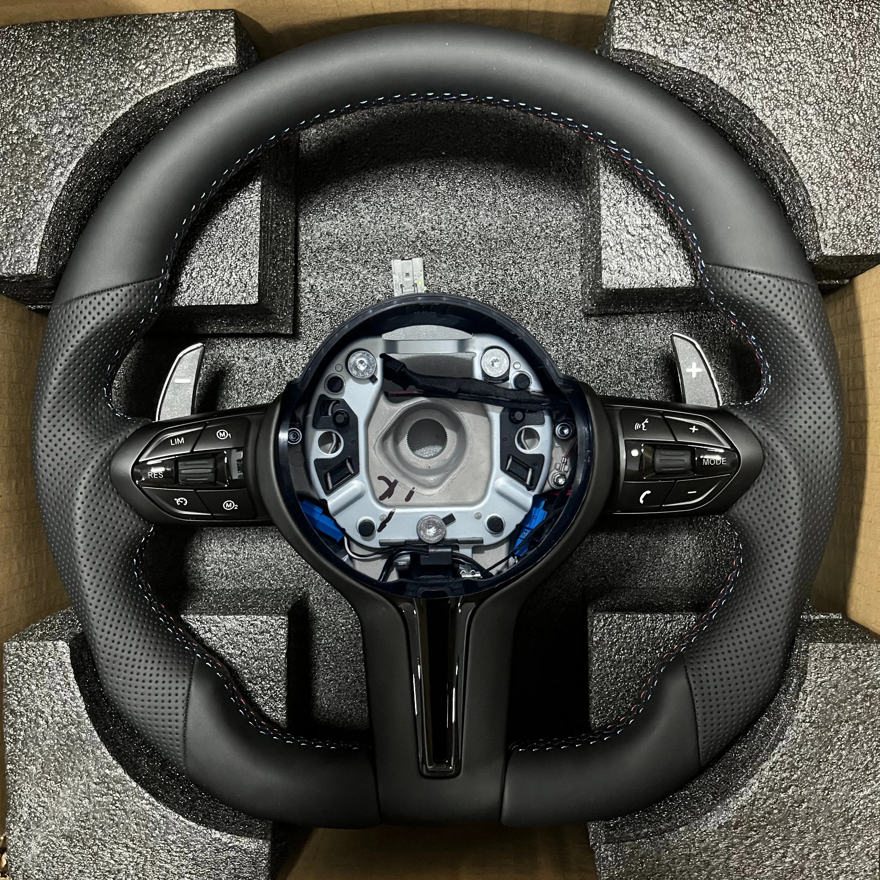 

F Series M Sport For BMW F20 F21 F22 F44 F30 340i F31 F34 335i F32 F33 F36 F10 535i 550i F11 F07 F06 F13 Leather Steering Wheel