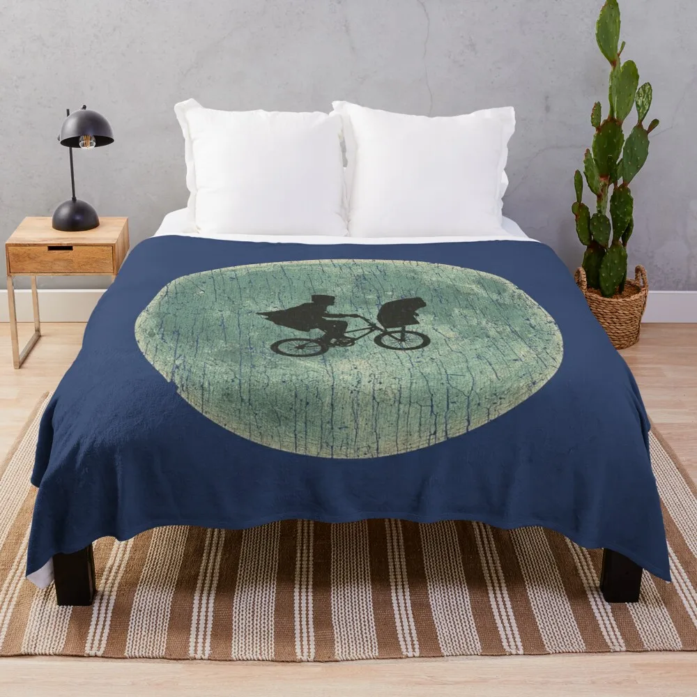 Extraterrestrial Eclipse 1982 Throw Blanket Summer Beautifuls anime Blankets For Bed Blankets